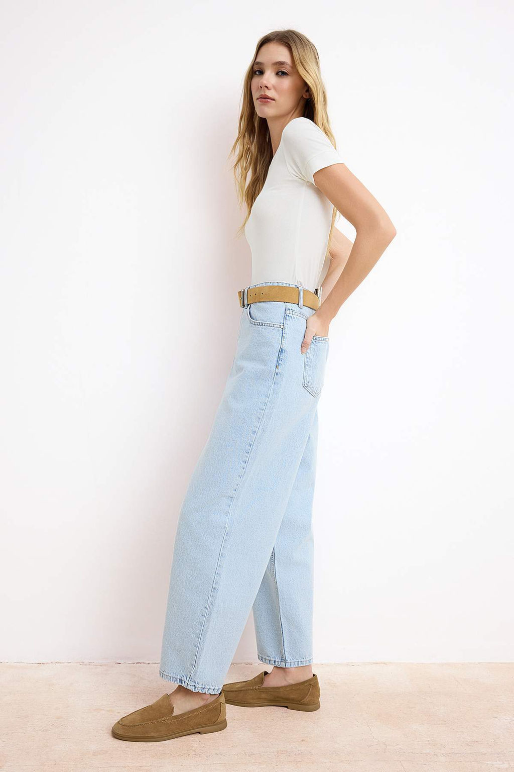 Mavi Y_ksek Bel 100% Pamuk Barrel Jeans TWOSS26JE00143 - Trendyolmilla фото 3