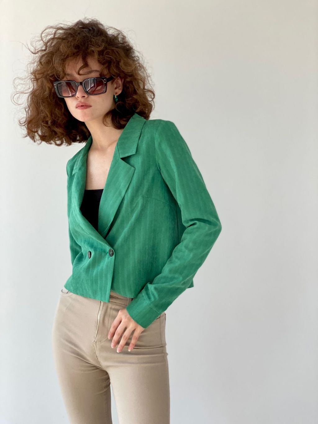 6793 Жакет укороченный двубортный в зелёном цвете - Martichelli фото 4