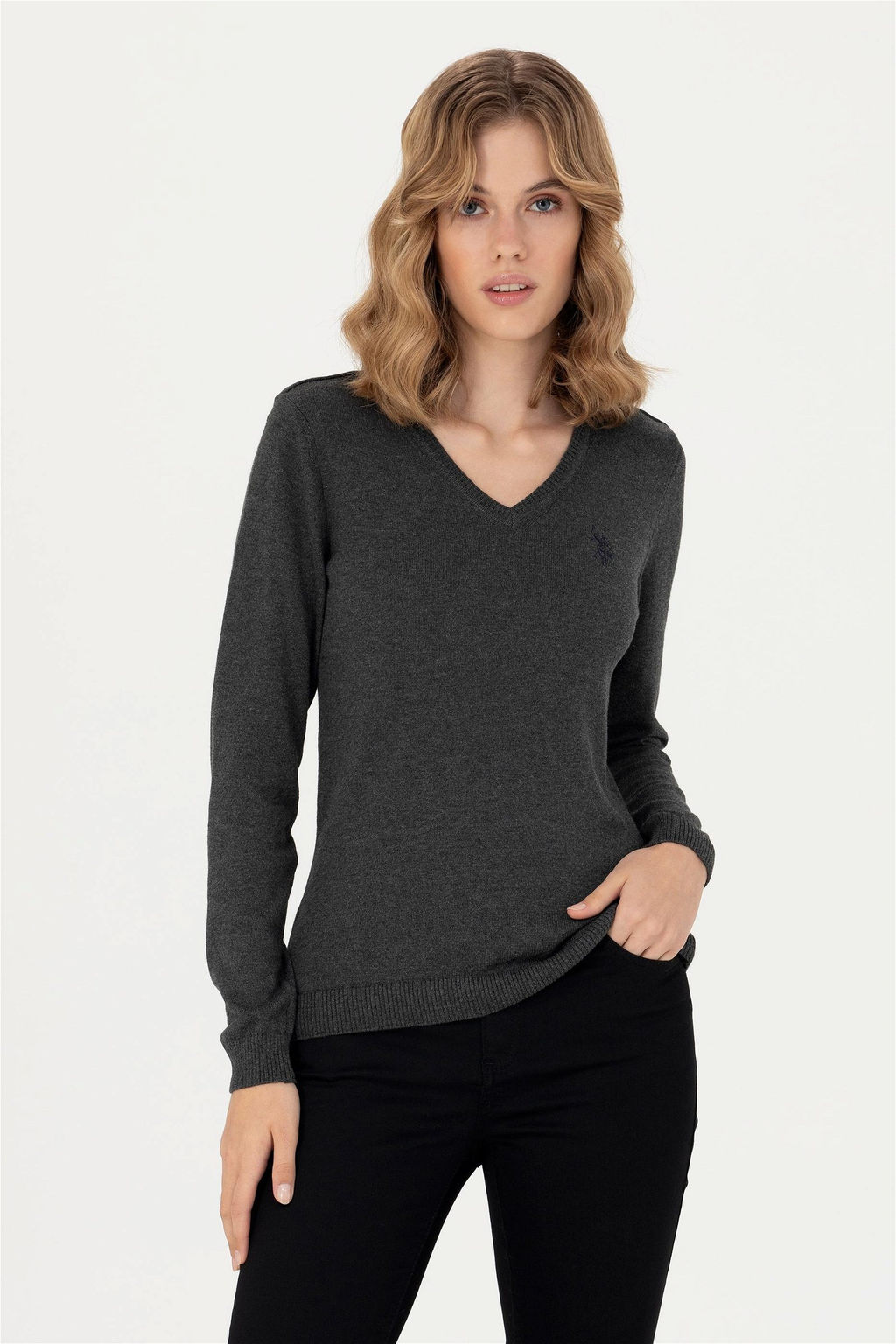 U. S. Polo Assn Женский базовый свитер антрацитового цвета с v-образным вырезом - U.s. polo assn фото 3