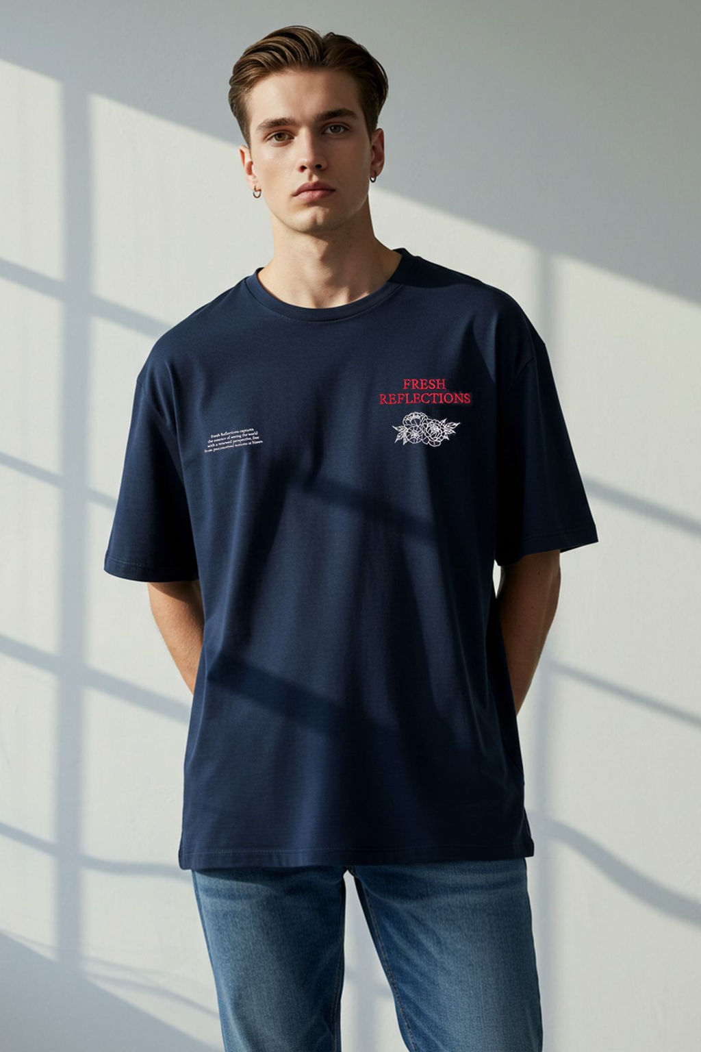 TRENDYOL MAN Lacivert Oversize/Genis Kesim Cicek Nak?sl? %100 Pamuk T-Shirt TMNSS25TS00111