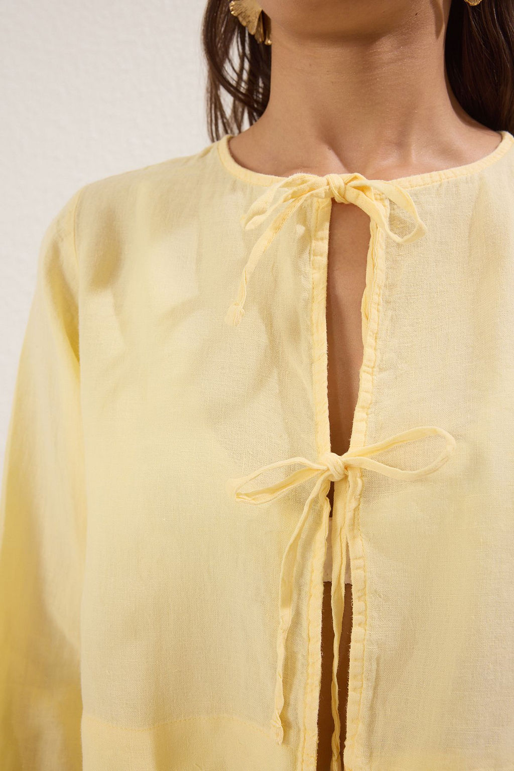 TRENDYOLMILLA Sar? Dokuma %100 Keten Baglamal? Balon Kollu Plaj Gomlek TBESS25GO00016 фото 11