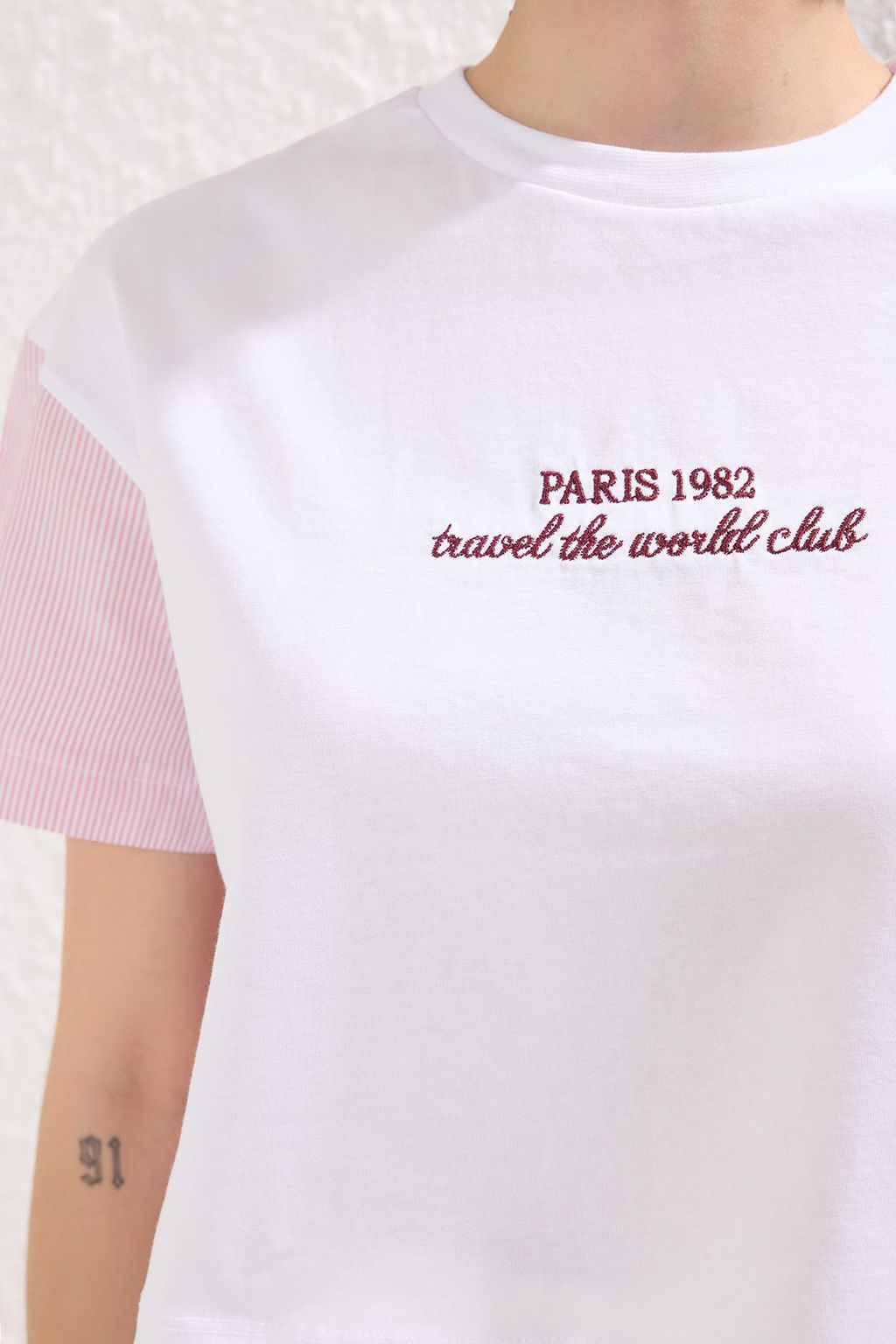 TRENDYOLMILLA Pembe Relaxed/Rahat Kal?p Crop Dokuma Garnili Orme T-Shirt TWOSS25TS00054 фото 3