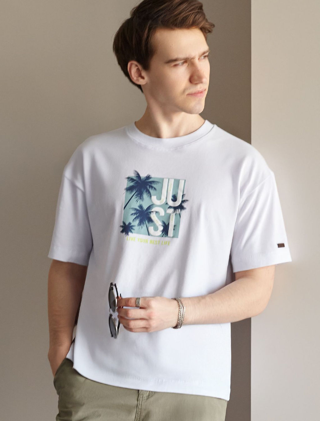 Свободная футболка с авторским принтом