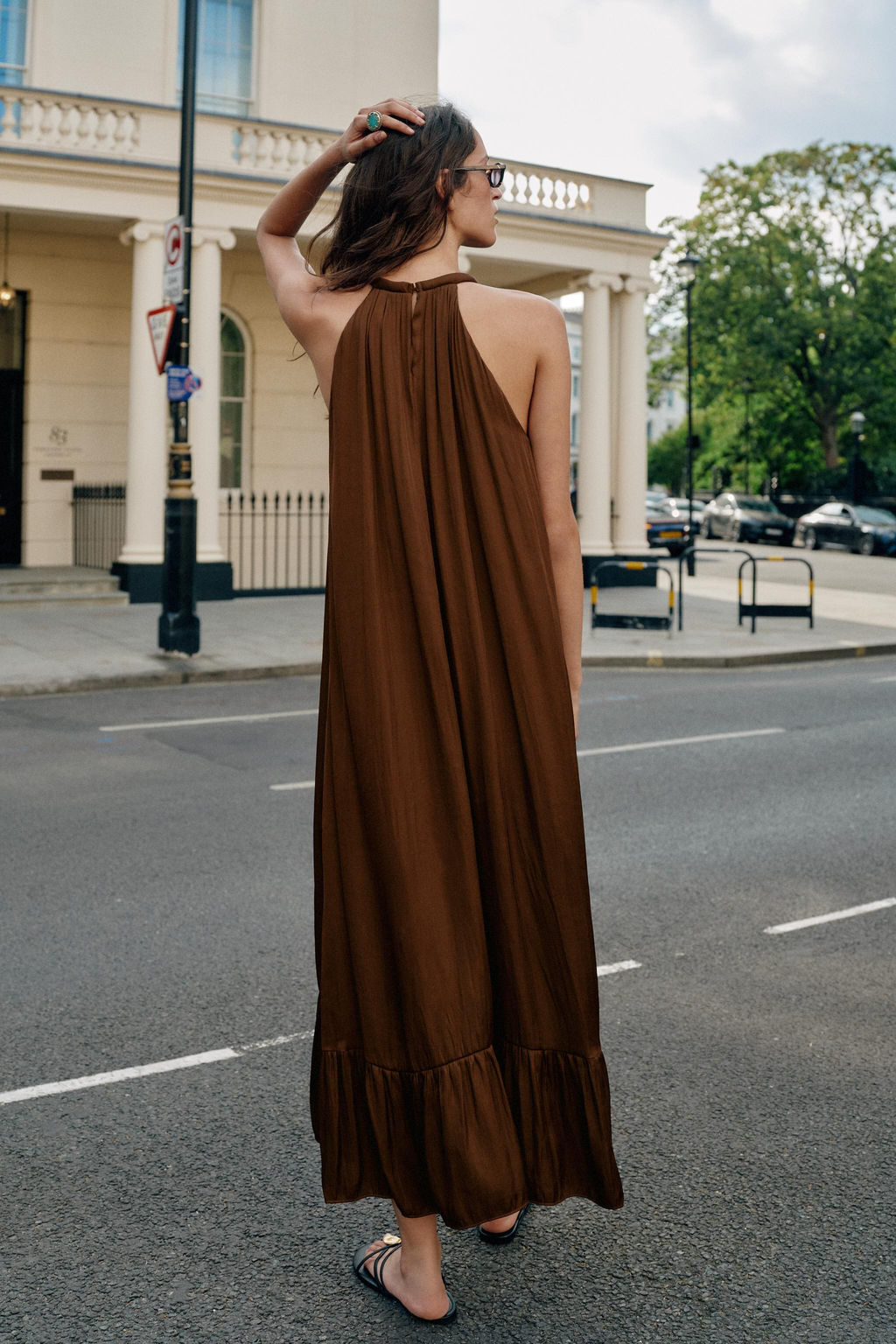 VESTIDO MIDI ASIM?TRICO SATINADO / Marr?n - Zara фото 4