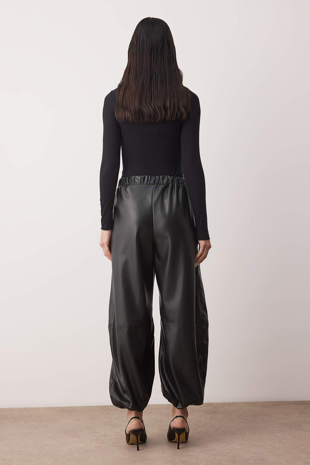 Siyah Salvar/Harem Deri Lastik Pacal? S?k Pantolon TPRAW26PL00003 - Trendyolmilla фото 4