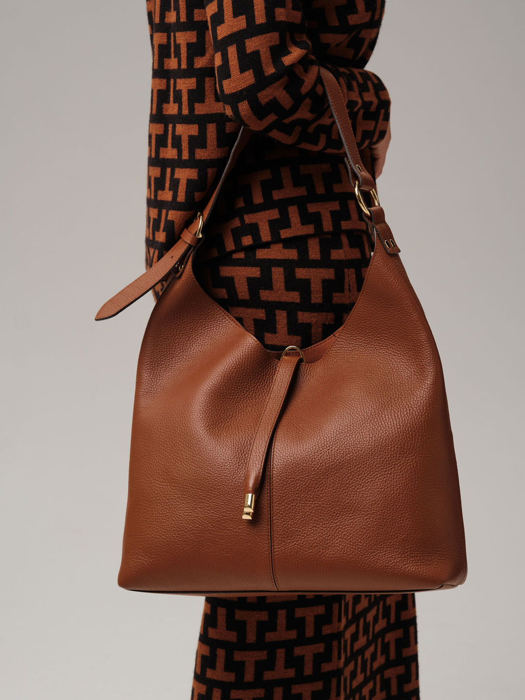 Кожаная сумка Deboro 30974 коричневый фундук