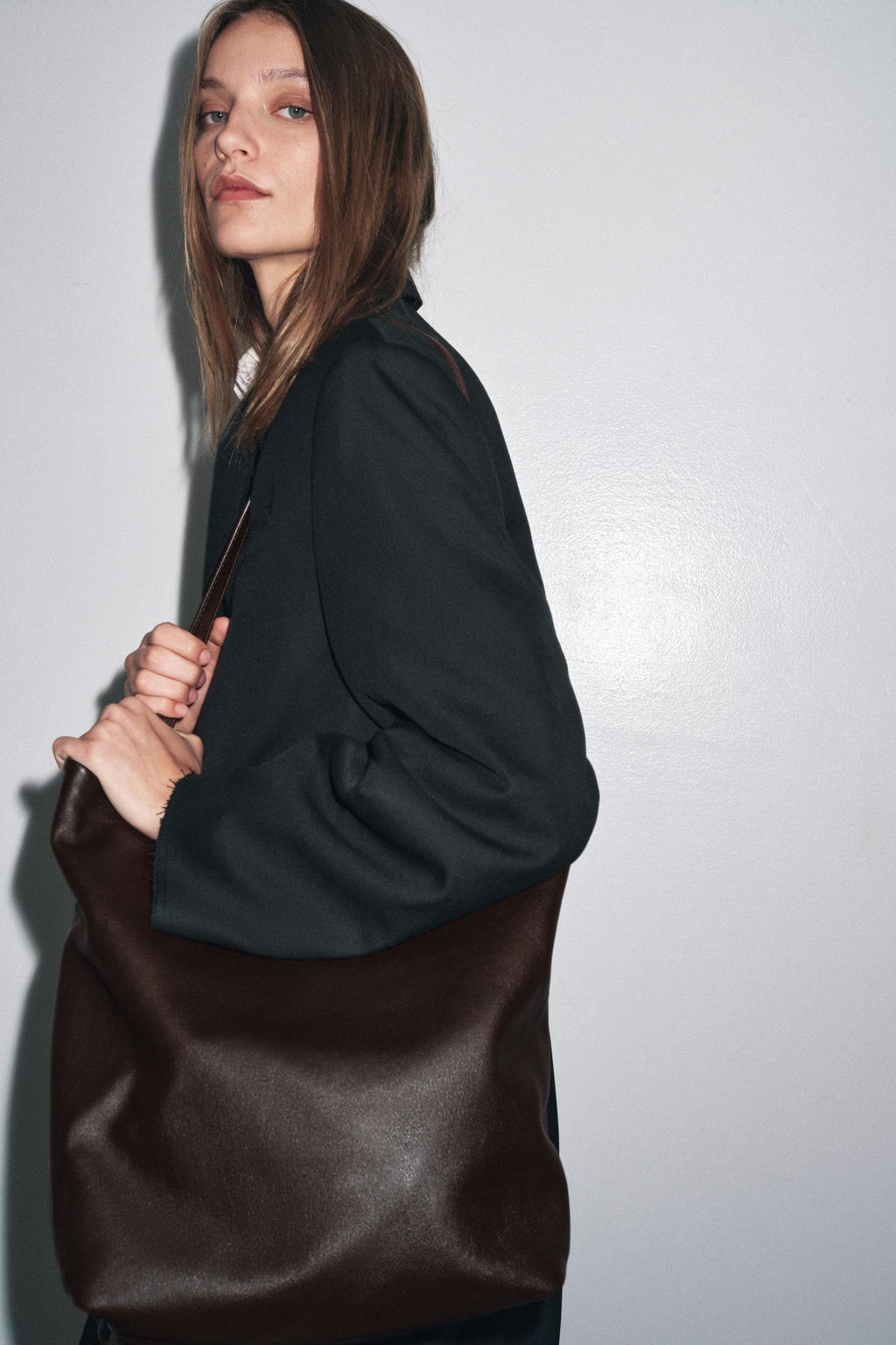 DOUBLE COMPARTMENT LEATHER BUCKET BAG - Zara фото 5