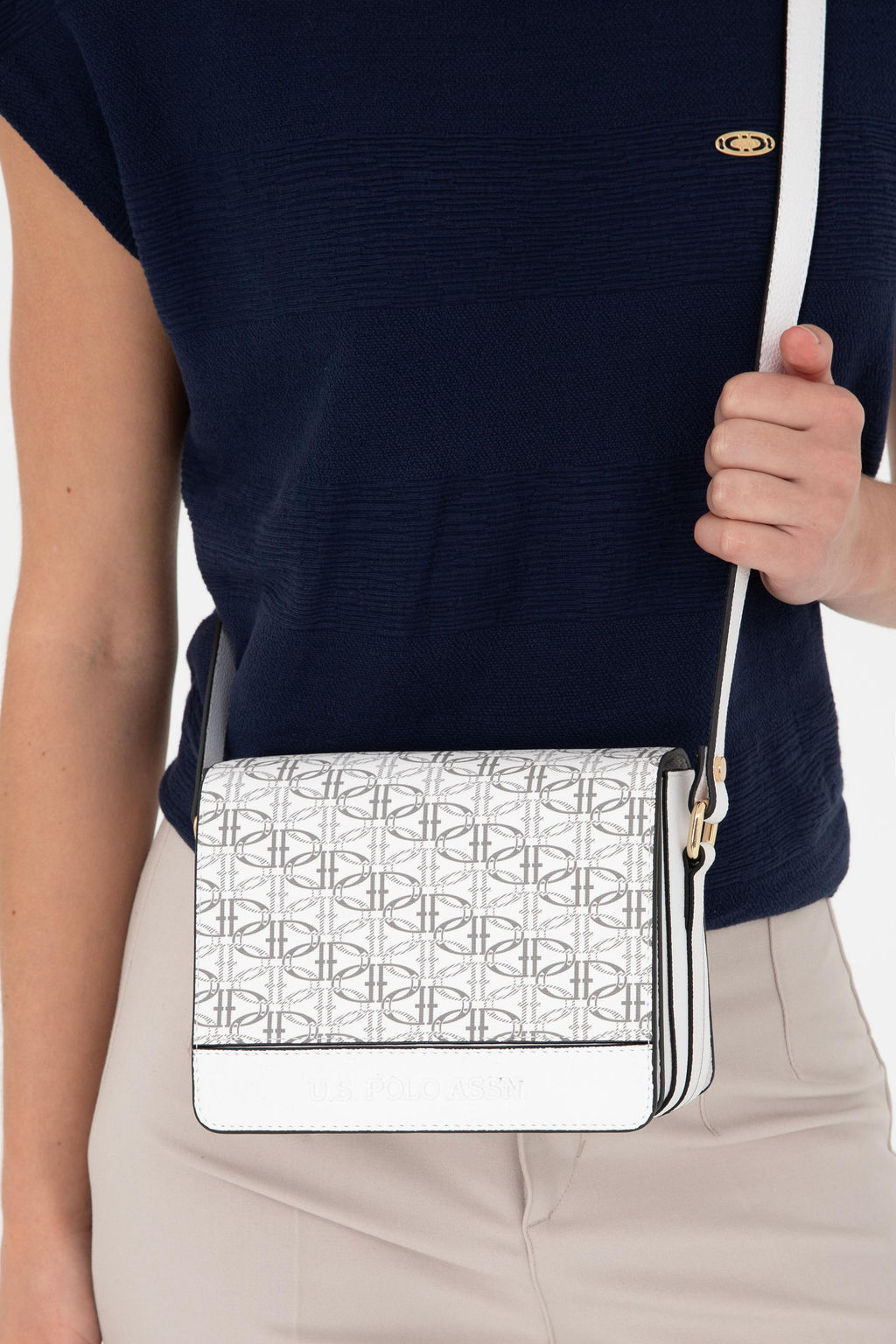 Женская белая сумка через плечо Неожиданная скидка в корзине