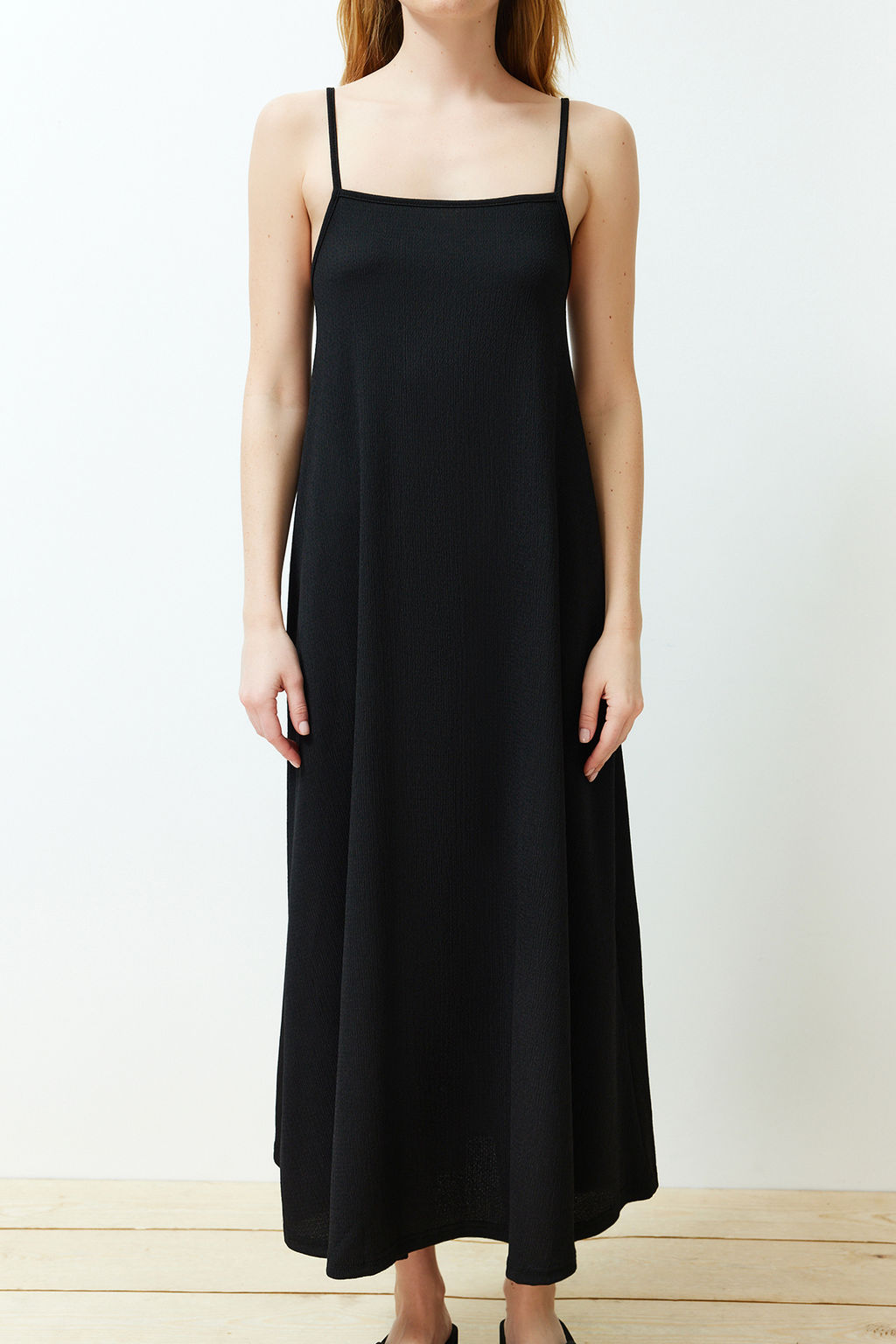 Siyah Ayarlanabilir Ask?l? A-Line Burumcuk/Dokulu Orme Maxi Elbise TWOSS24EL00060