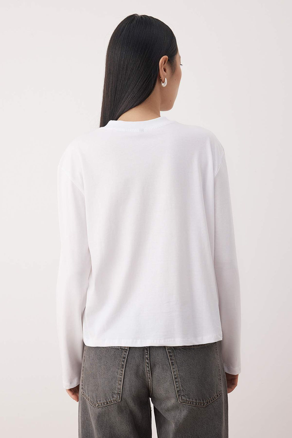 Siyah-Beyaz 2li Paket %100 Pamuk Regular Kal?p Uzun Kollu Dik Yaka Orme T-Shirt TWOAW26TS00006