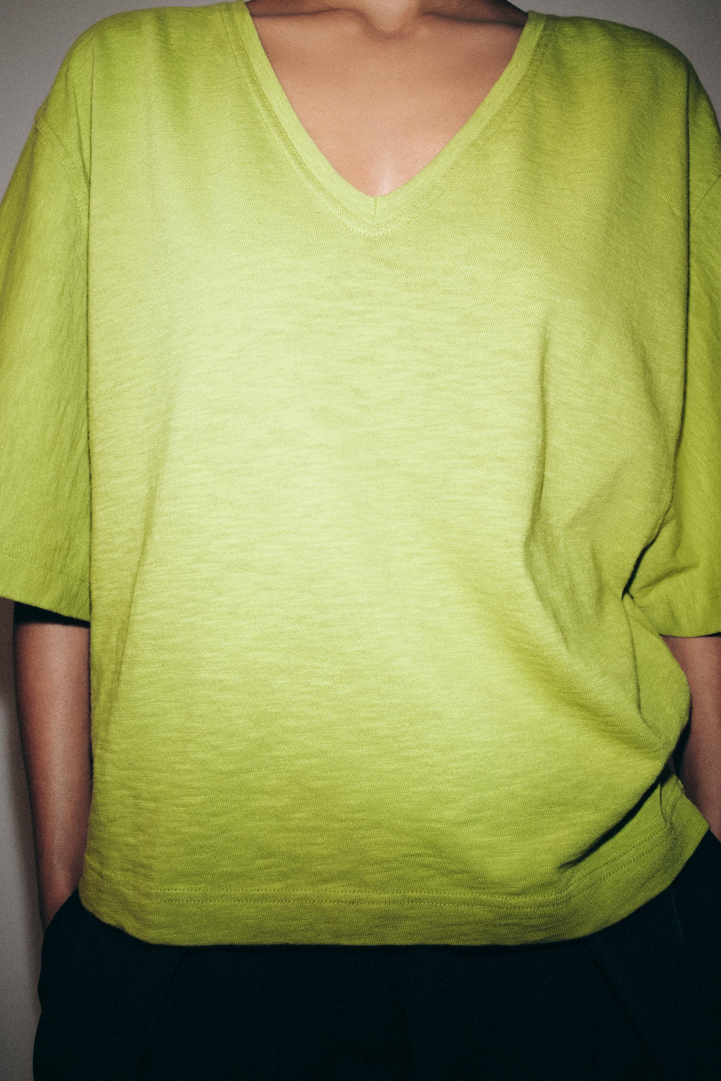 CAMISETA ESCOTE PICO / Pistacho - Zara фото 4