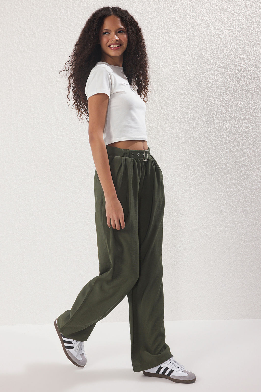 Haki Yumusak Tuseli Kemerli Wide Leg/Genis Paca Pantolon TWOSS25PL00112