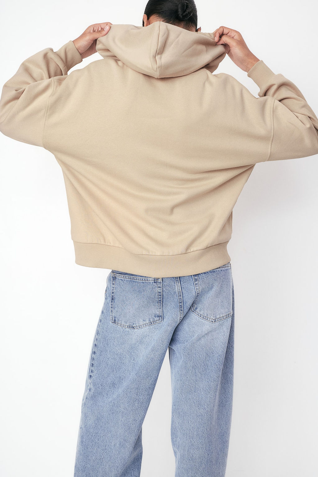 Chaqueta sudadera oversize con capucha y motivo - H&m фото 5