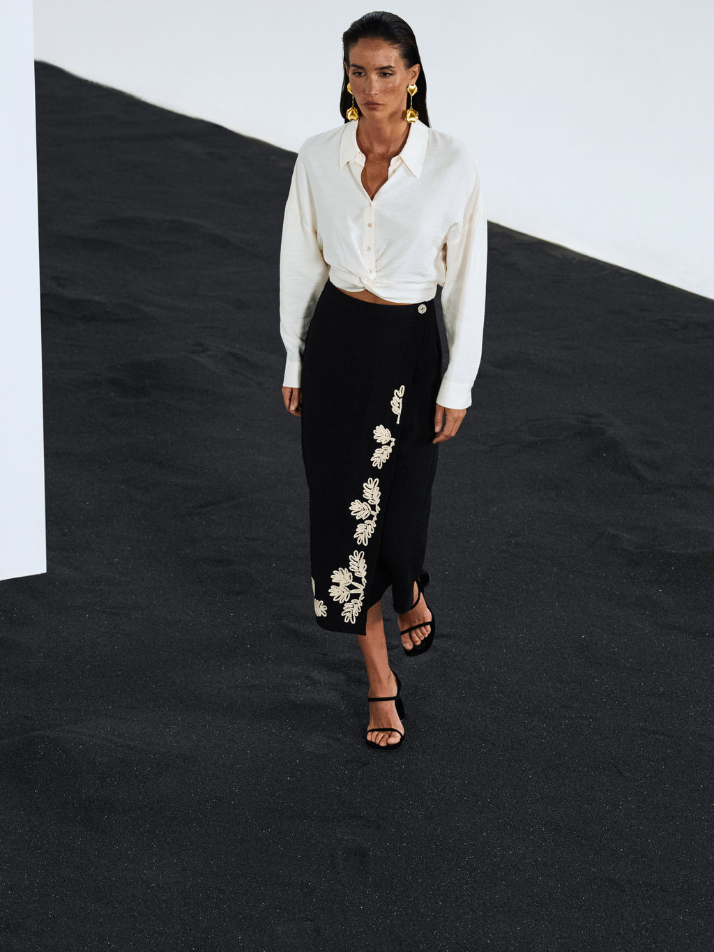 Миди юбка с вышивкой / Zarina  фото 2