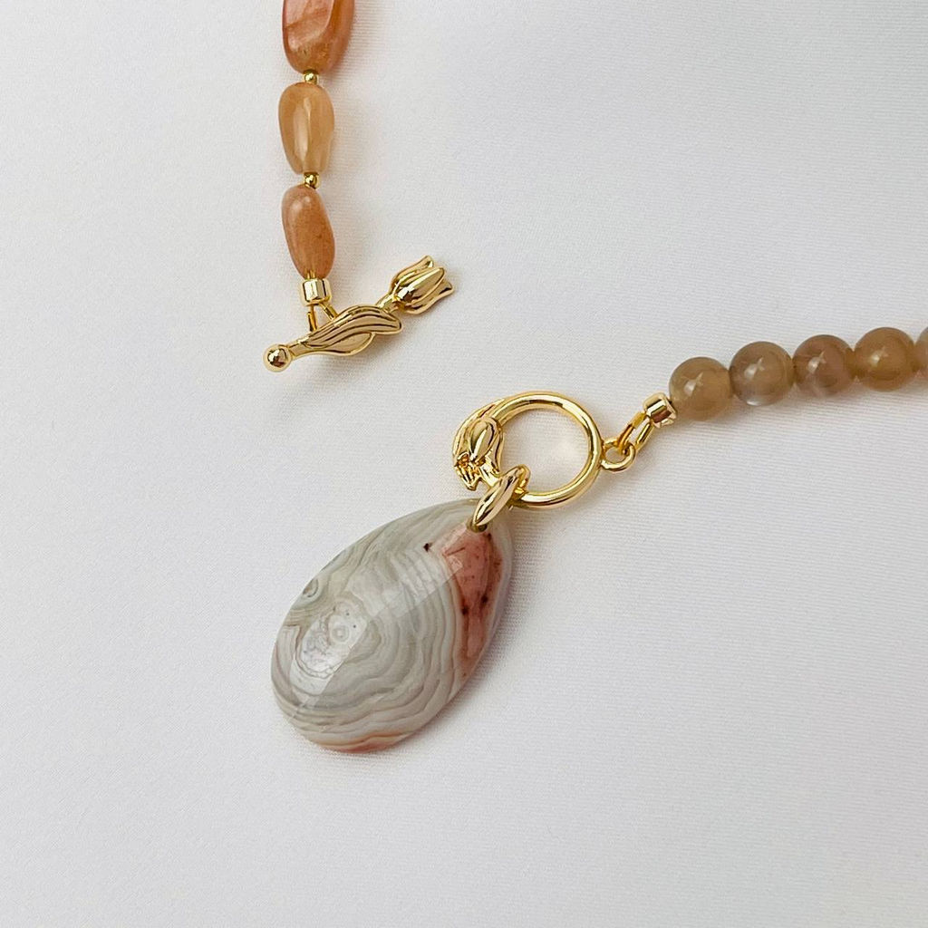 Колье из Лунного камня,Солнечного камня и Агата