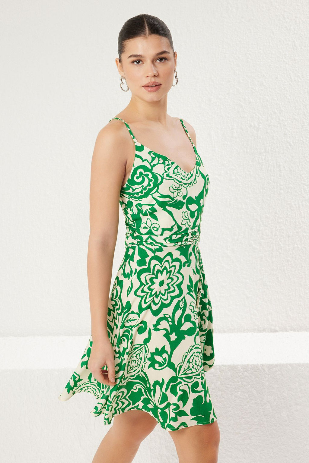 Yesil Cicek Desenli V Yaka Viskon Astarl? Mini Dokuma Elbise TWOSS25EL00123 - Trendyolmilla фото 3