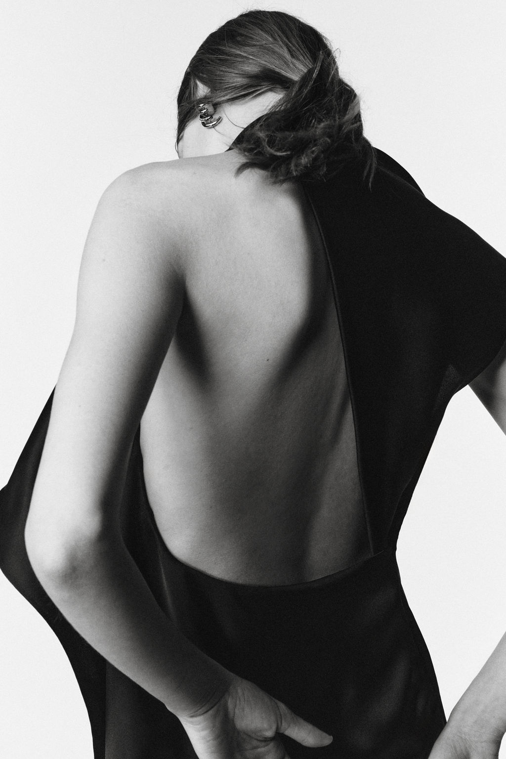 LIMITED EDITION CUT-OUT SHORT DRESS - Zara фото 3