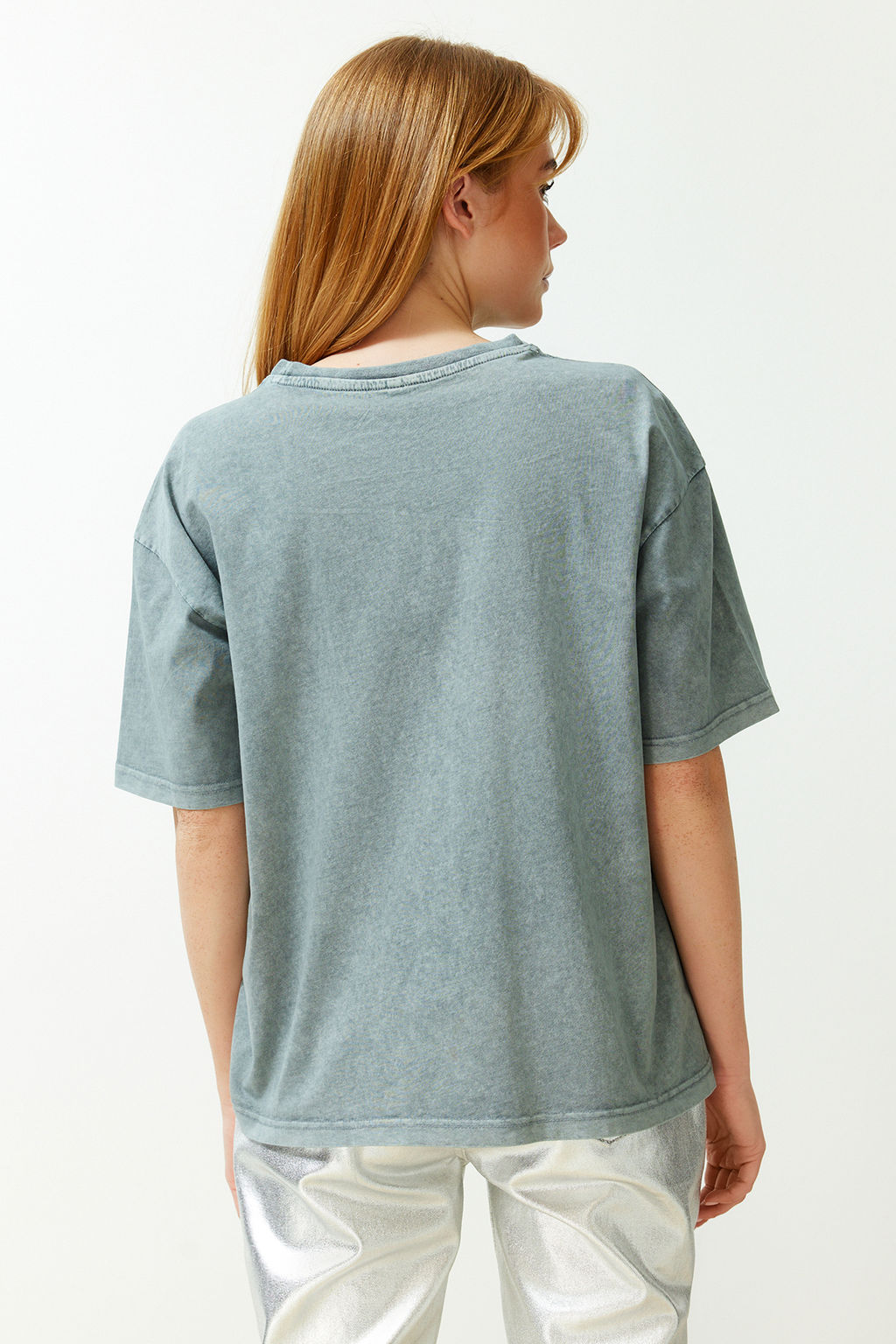 TRENDYOLMILLA Gri Slogan Bask?l? Y?kamal? Relaxed/Rahat Kal?p Bisiklet Yaka Orme T-Shirt TWOSS24TS00107 фото 6