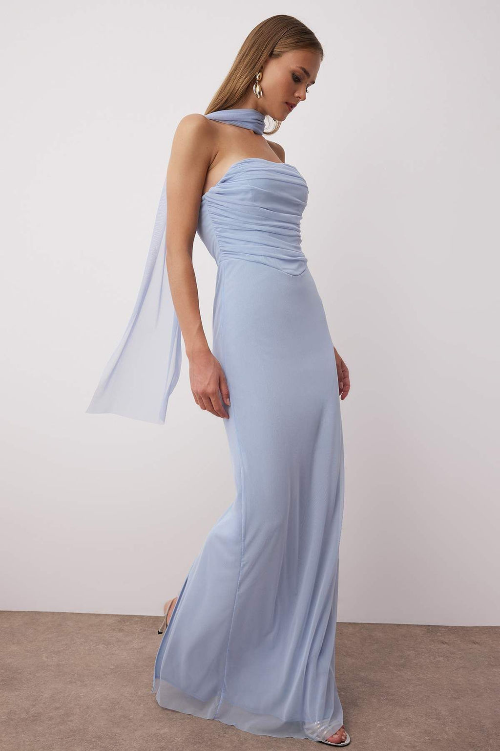 Ac?k Mavi Fularl? Tul Orme Maxi Abiye Gece Mezuniyet Elbisesi TPRSS25AE00056
