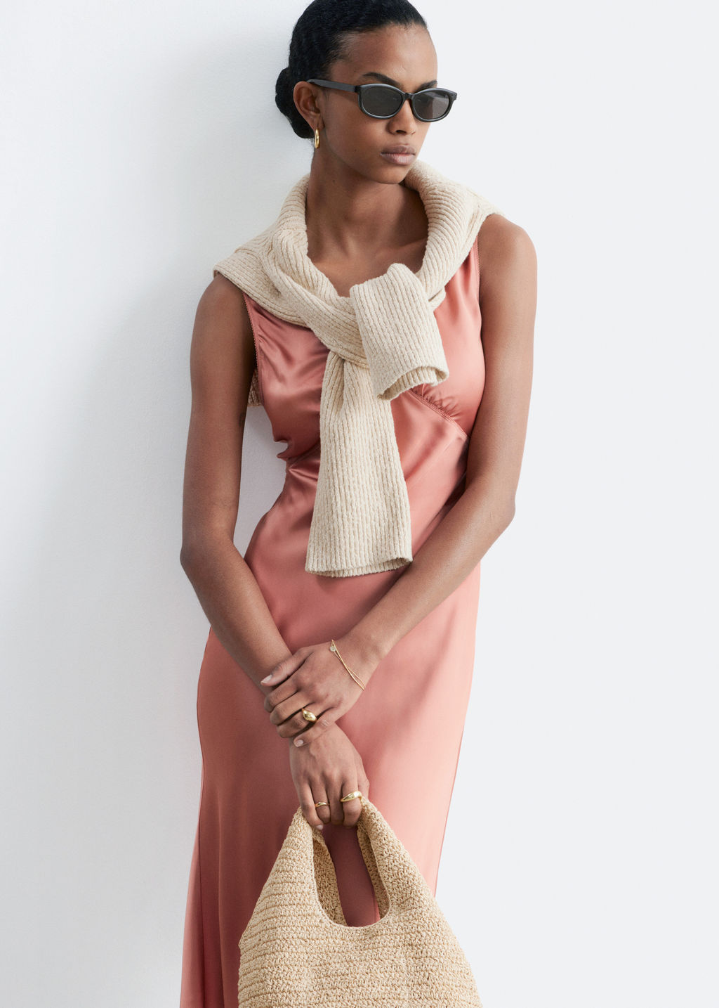Vestido midi lencero con escote en pico - H&m фото 7