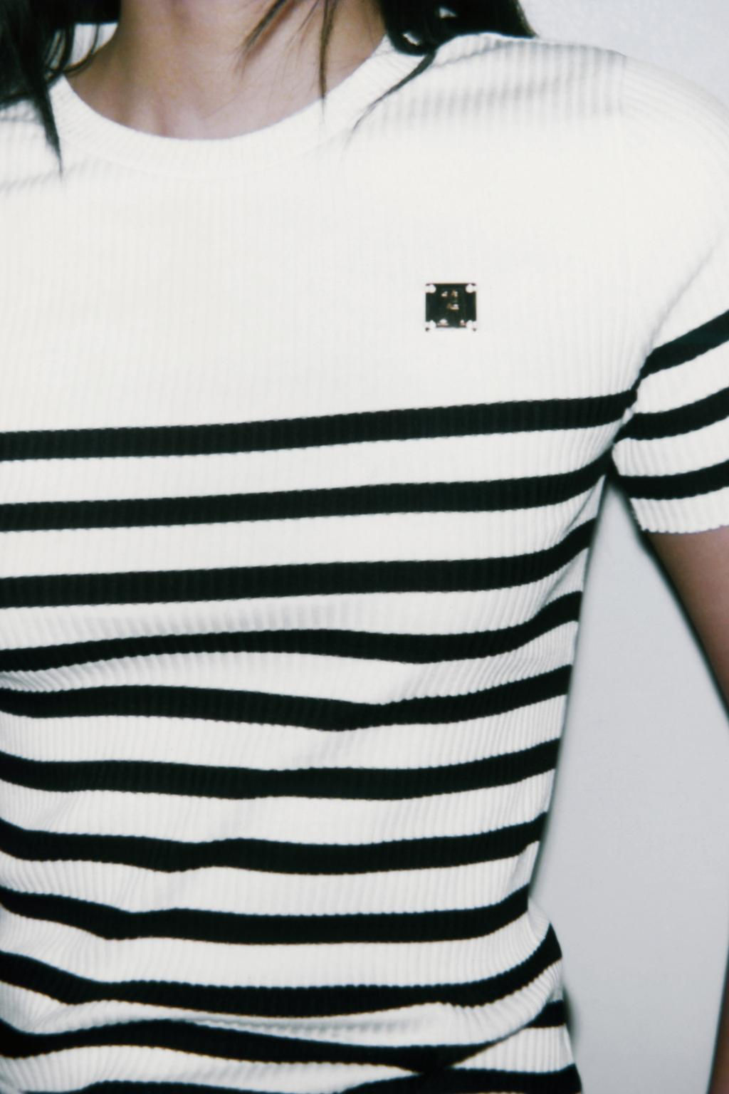 ZARA STRIPED BROOCH T-SHIRT  фото 2