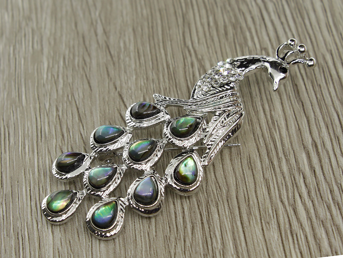 Брошь перламутр "Павлинчик" гелиотис