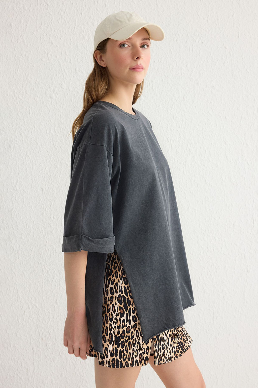 Antrasit Y?kamal? %100 Pamuk Duble Kol Asimetrik Boyfriend Orme T-Shirt TWOSS20TS0828