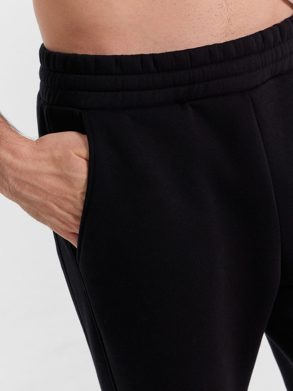 Брюки мужские прямые в черном цвете