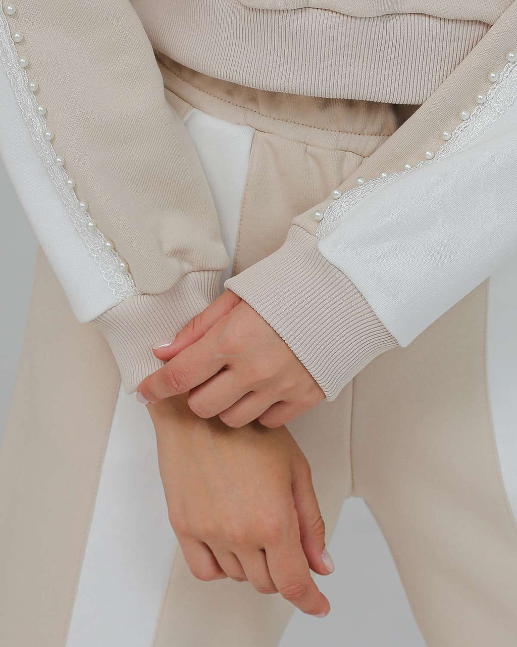 Свитшот укороченный с бусинами BSK001.