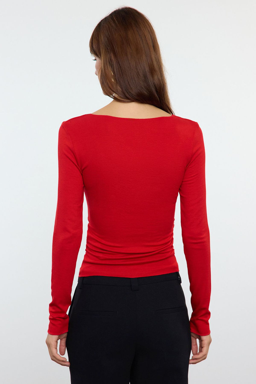 K?rm?z? Viskon/Yumusak Kumasl? Fitted Buzgu/Drape Detayl? Kay?k Yaka Esnek Orme Bluz TWOAW25BZ00225
