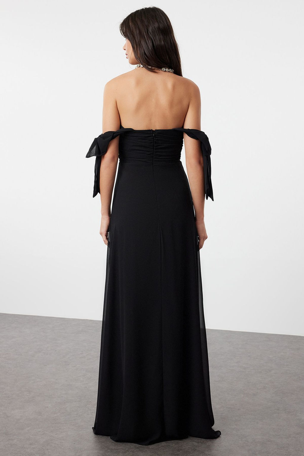 TRENDYOLMILLA Siyah A-Kesim Carmen Yaka Dokuma Sifon S?k Abiye & Mezuniyet Elbise TPRSS24AE00222 фото 5