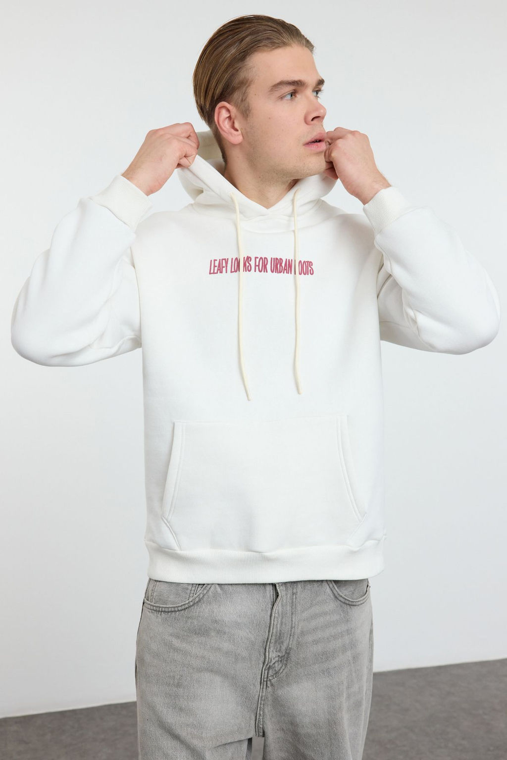 TRENDYOL MAN Ekru Oversize/Genis Kesim Kabartma Bask? ve S?rt Nak?s Detayl? Ici Polar Sweatshirt TMNAW25SW00072 - Trendyolmilla фото 2