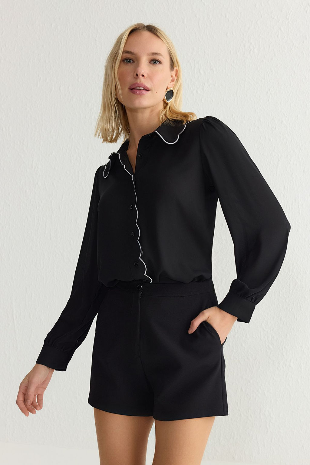 TRENDYOLMILLA Beyaz Nak?s Detayl? Regular Normal Kal?p Dokuma Gomlek TWOAW21GO0302