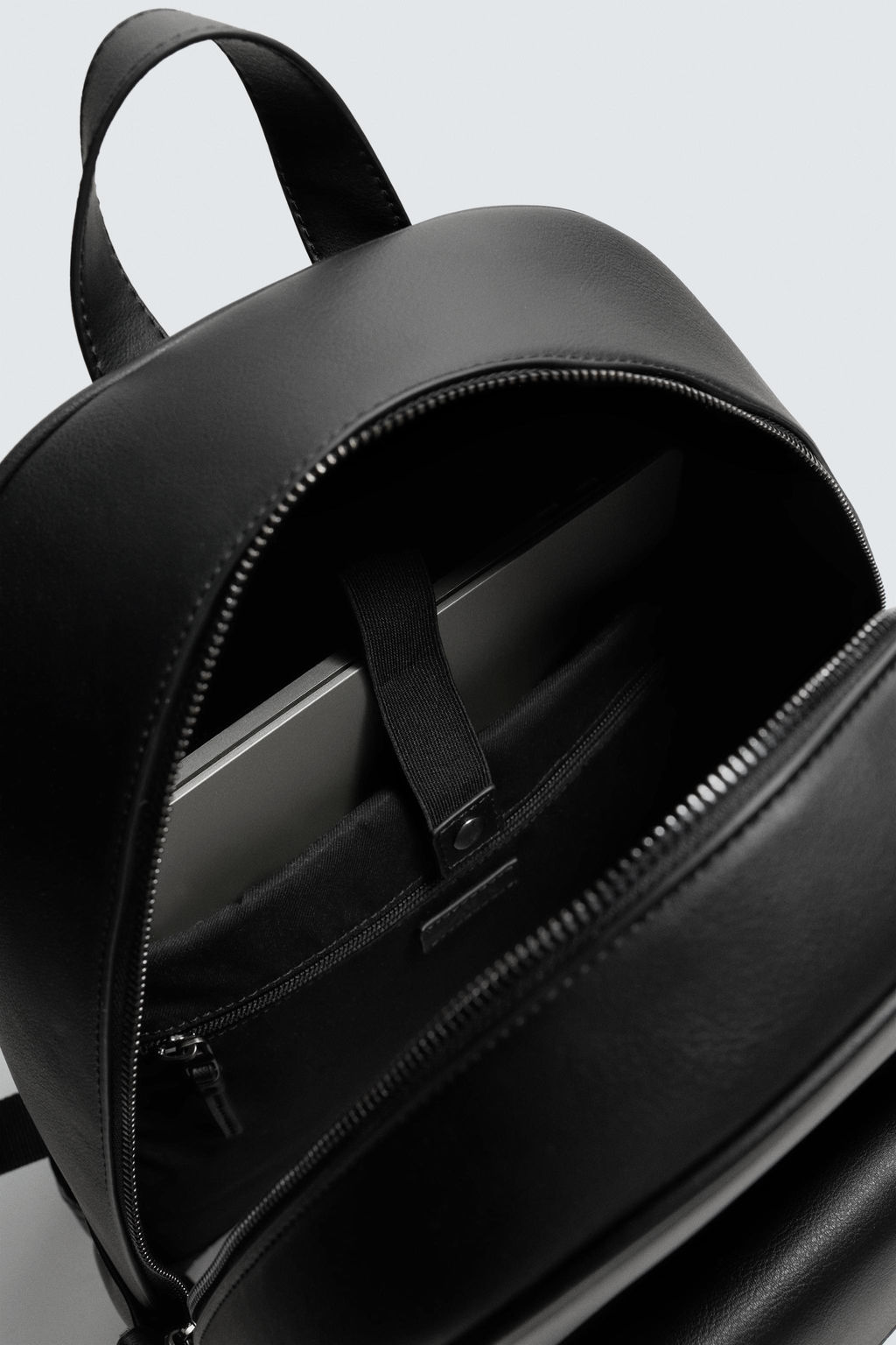 MOCHILA BOLSILLO SOLAPA / Negro - Zara фото 5