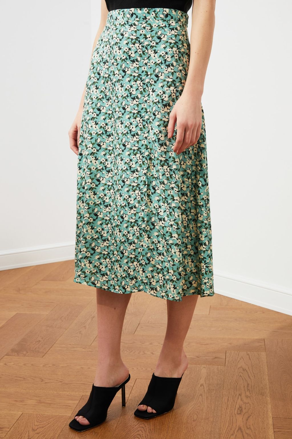 TRENDYOLMILLA Siyah Y?rtmac Detayl? Cicek Desenli Viskon Kumasl? Midi Dokuma Etek TWOSS20ET0230 фото 14