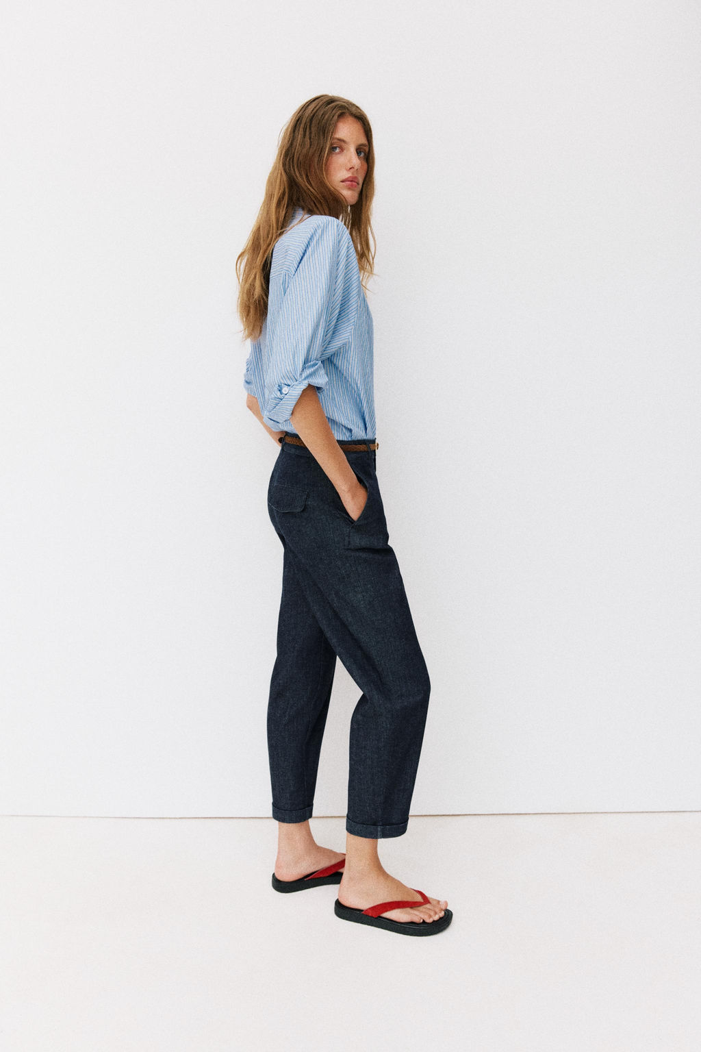 Брюки Zara PANTALON CHINO CINTURON TRENZADO индиго