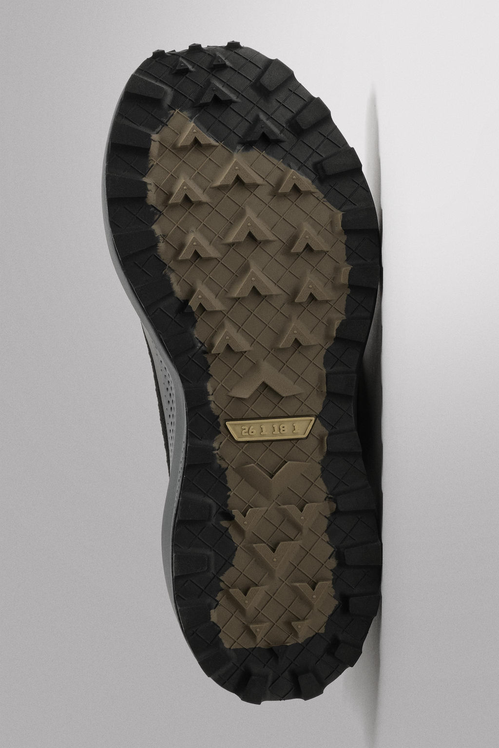 ZAPATILLA DE CORRER TRAIL / Negro
