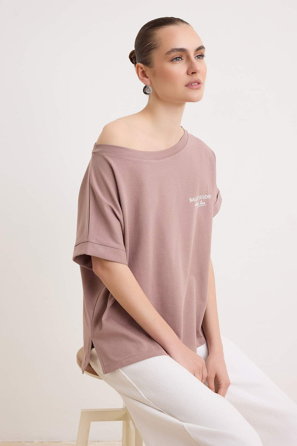 Ekru Slogan Oversize Kay?k Yaka Dusuk Kol K?sa 2 iplik penye Orme T-Shirt TWOSS26TS00150 - Trendyolmilla фото 6