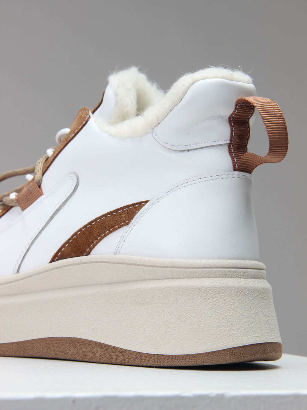 Ботинки 229.windybe. белый коричневый/Шерсть