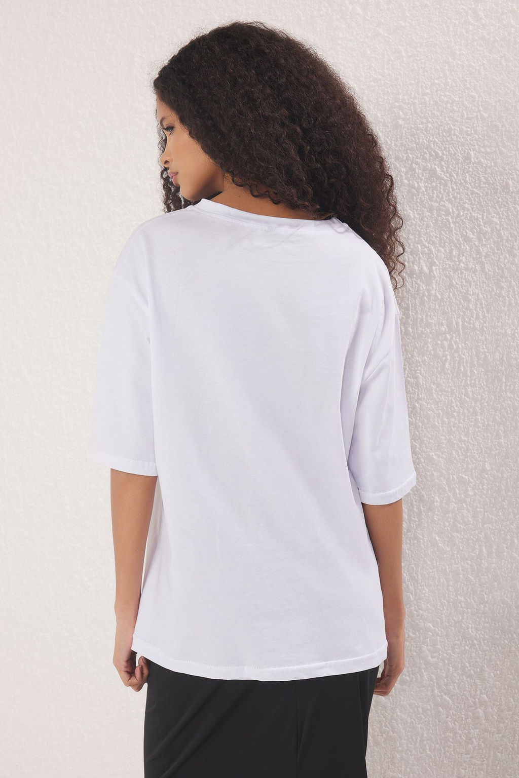Trendyolmilla Beyaz %100 Pamuk Cicek Aksesuar Detayl? Rahat/Relaxed Kesim Orme T-Shirt TWOSS25TS00200  фото 4