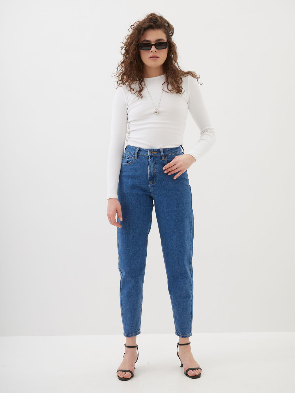 Женские джинсы mom fit с высокой посадкой - Mossmore фото 16