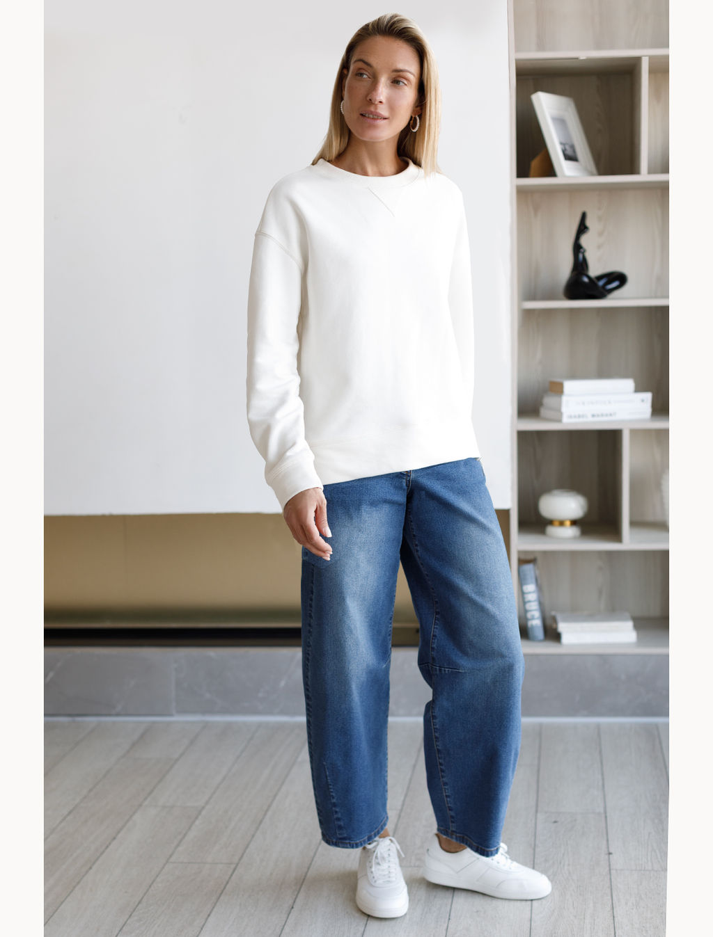 Джинсы Baggy с декоративной стиркой сз эластичного денима - Vilatte фото 5