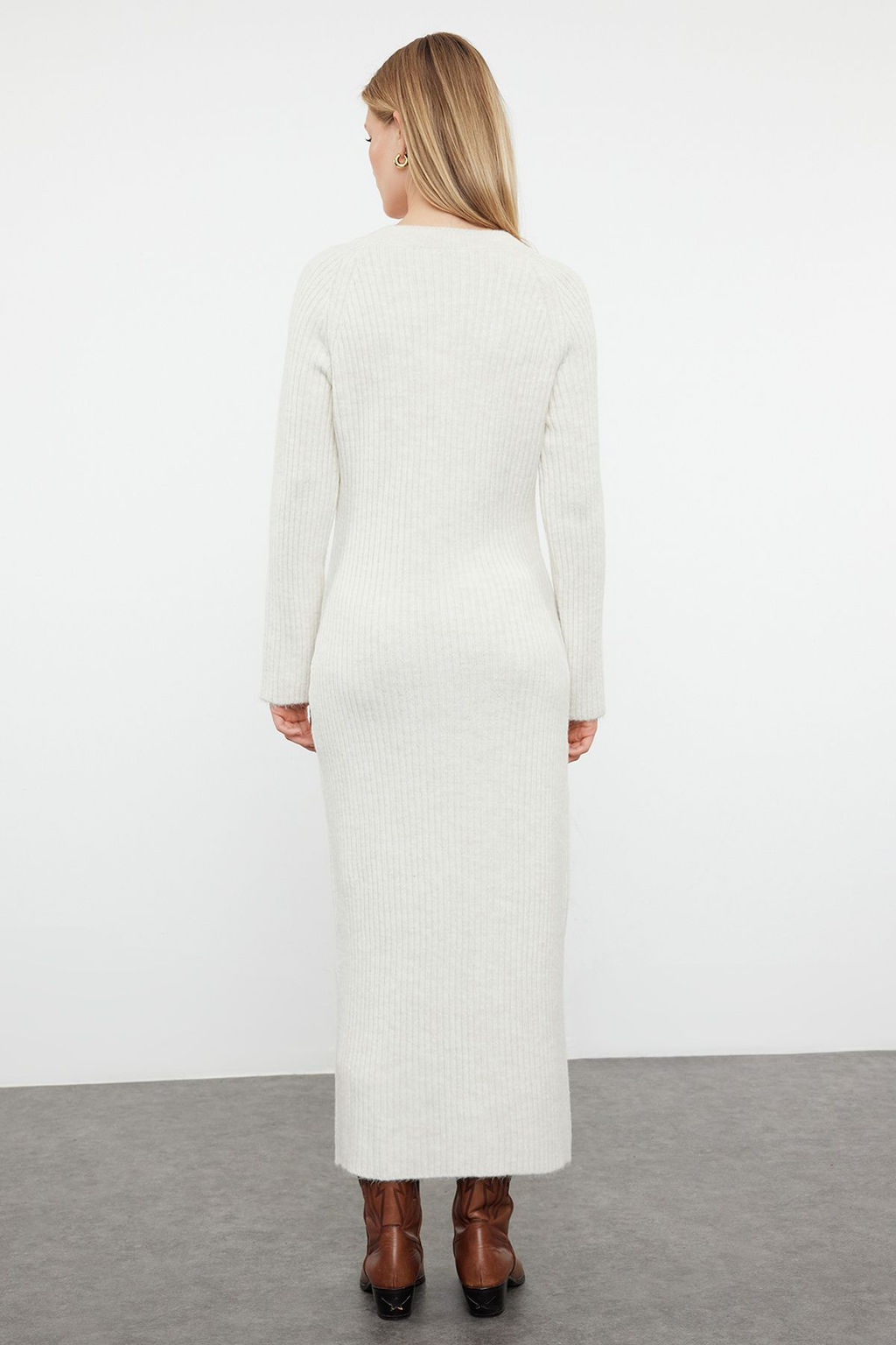 TRENDYOLMILLA Tas Maxi Triko Yunlu Basic Elbise TWOAW25EL00002 фото 12