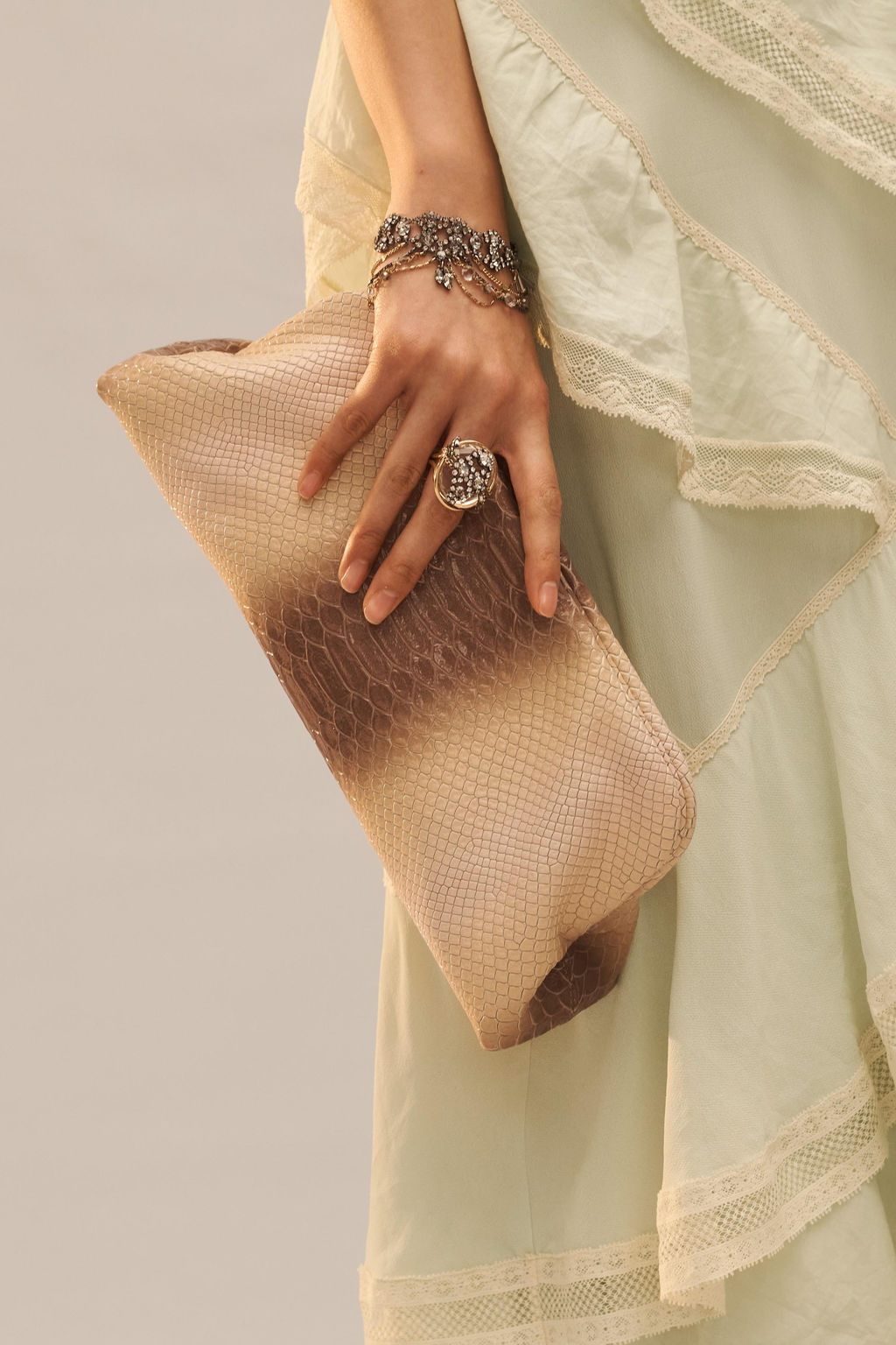 POUCH PIEL RELIEVE LIMITED EDITION / Amarillo