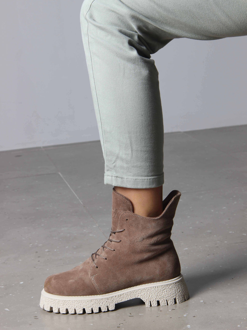 Ботинки 228.V.1541be. Коричневый капучино замша/Мех