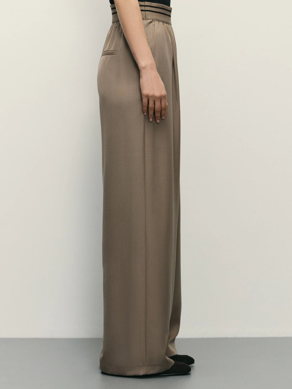 Широкие брюки с контрастными деталями на поясе / Zarina  фото 4