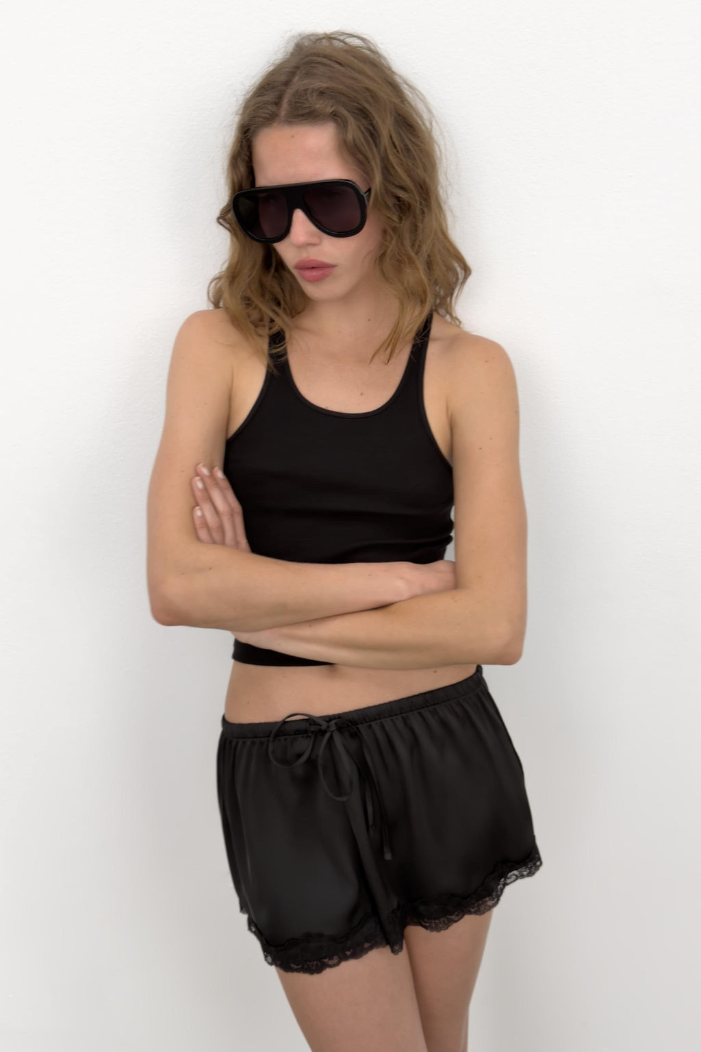 SHORT MINI SATINADO ENCAJE / Negro - Zara фото 3