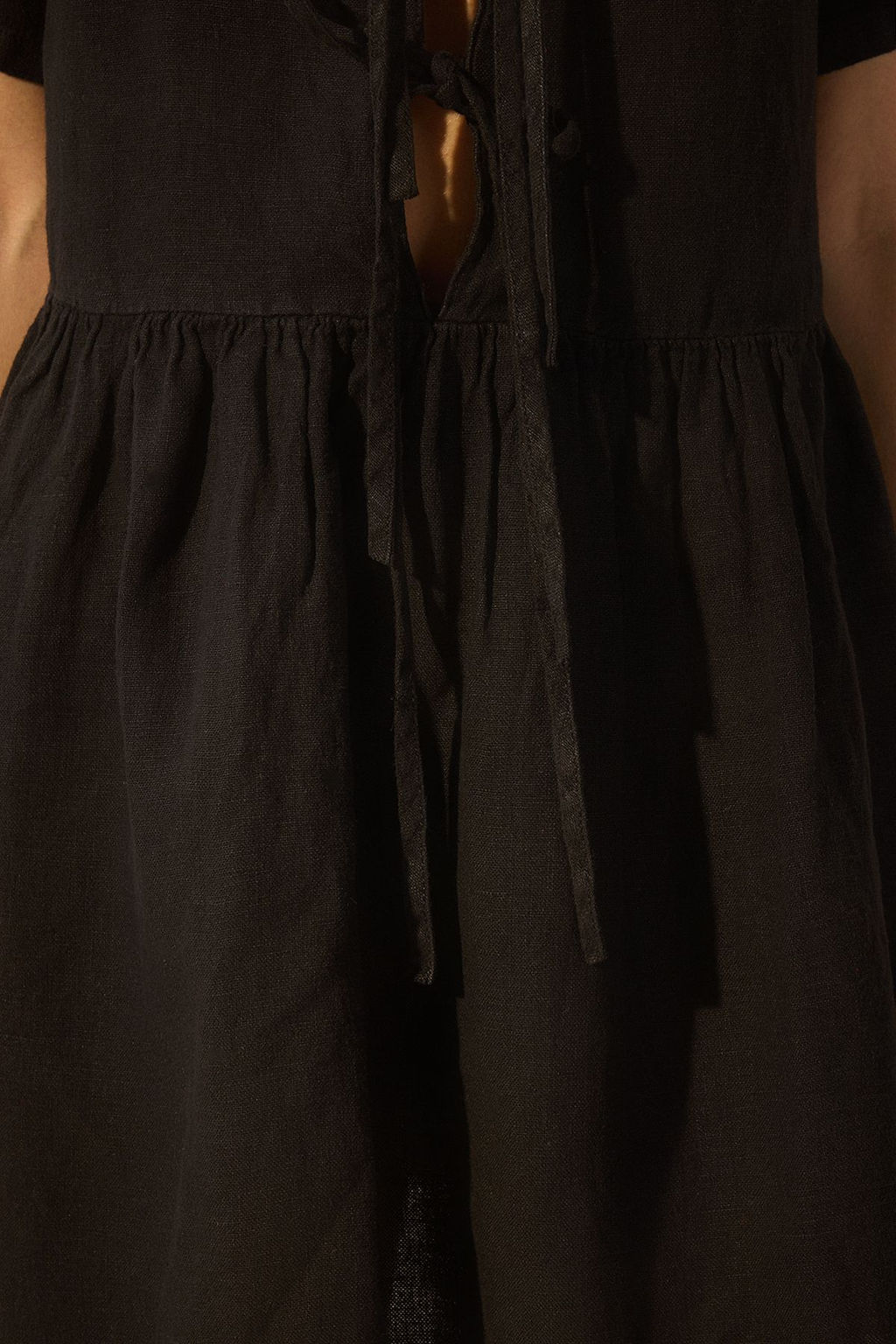 Trendyolmilla Siyah %100 Keten Baglama Detayl? Mini Elbise TWOSS25EL00605 фото 3