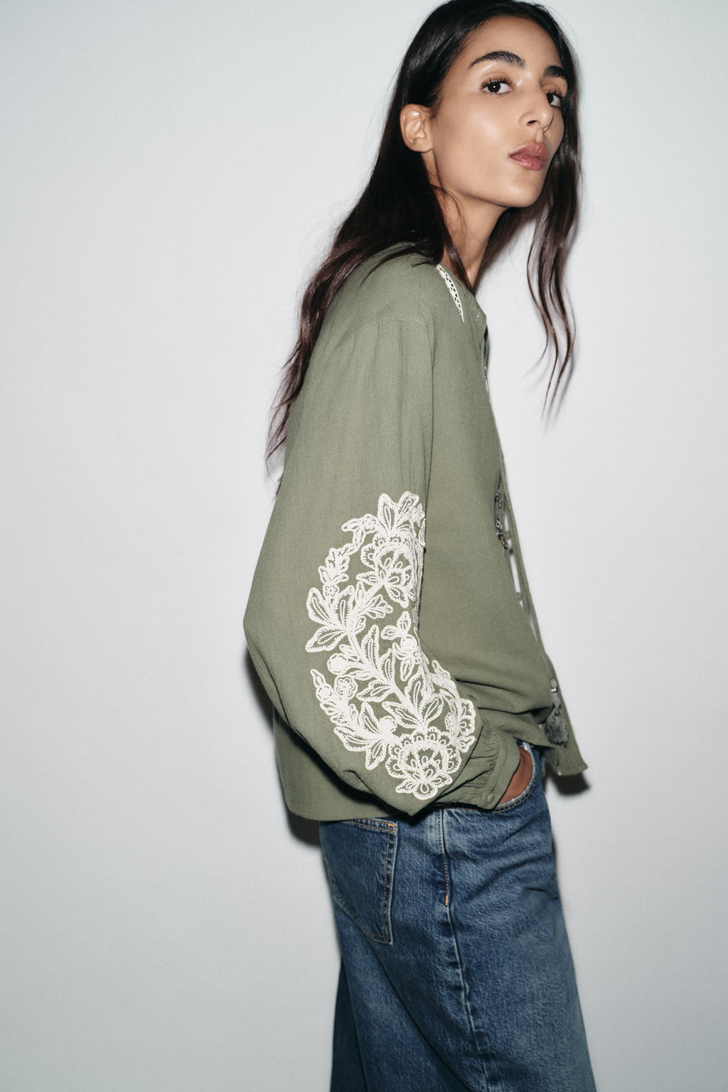 CONTRAST EMBROIDERY BLOUSE - Zara фото 4