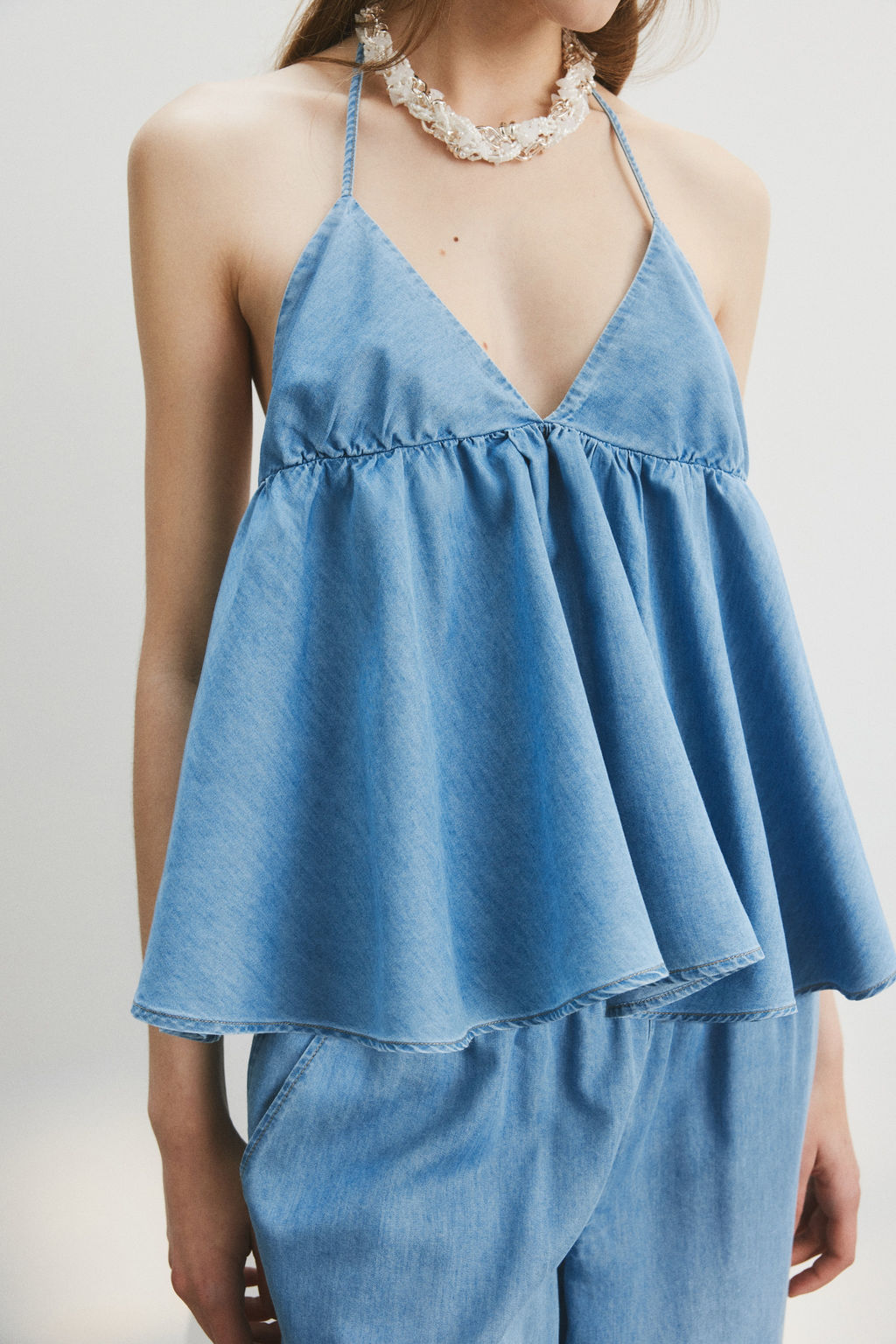 Top denim con escote halter - H&m фото 5